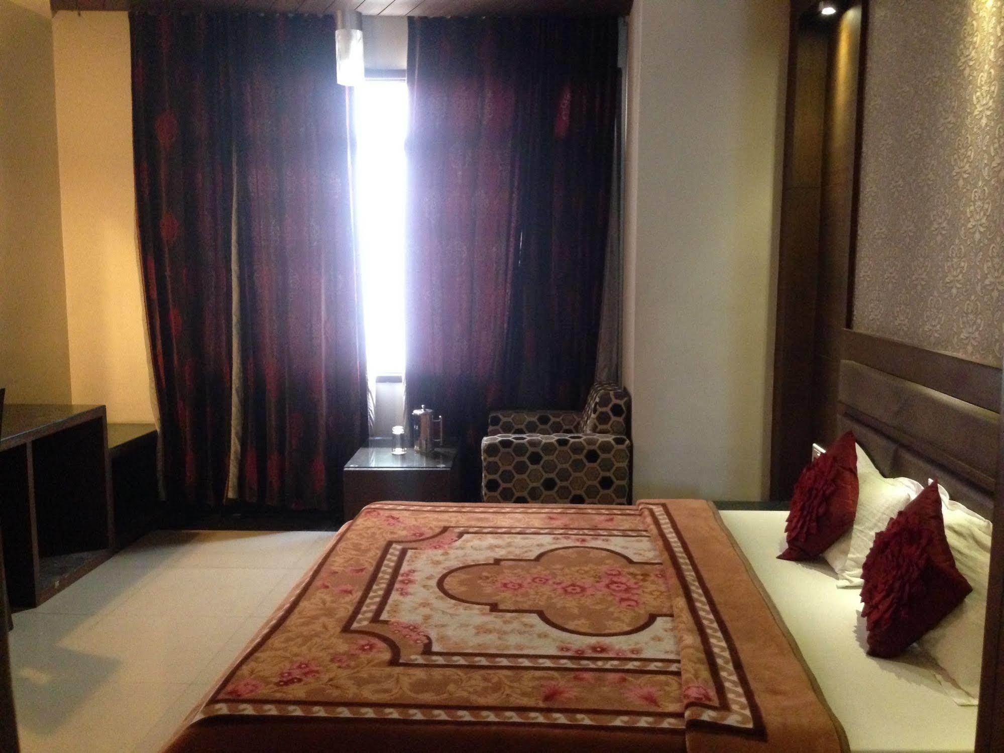 Namaskar Residency Hotel Амритсар Екстериор снимка