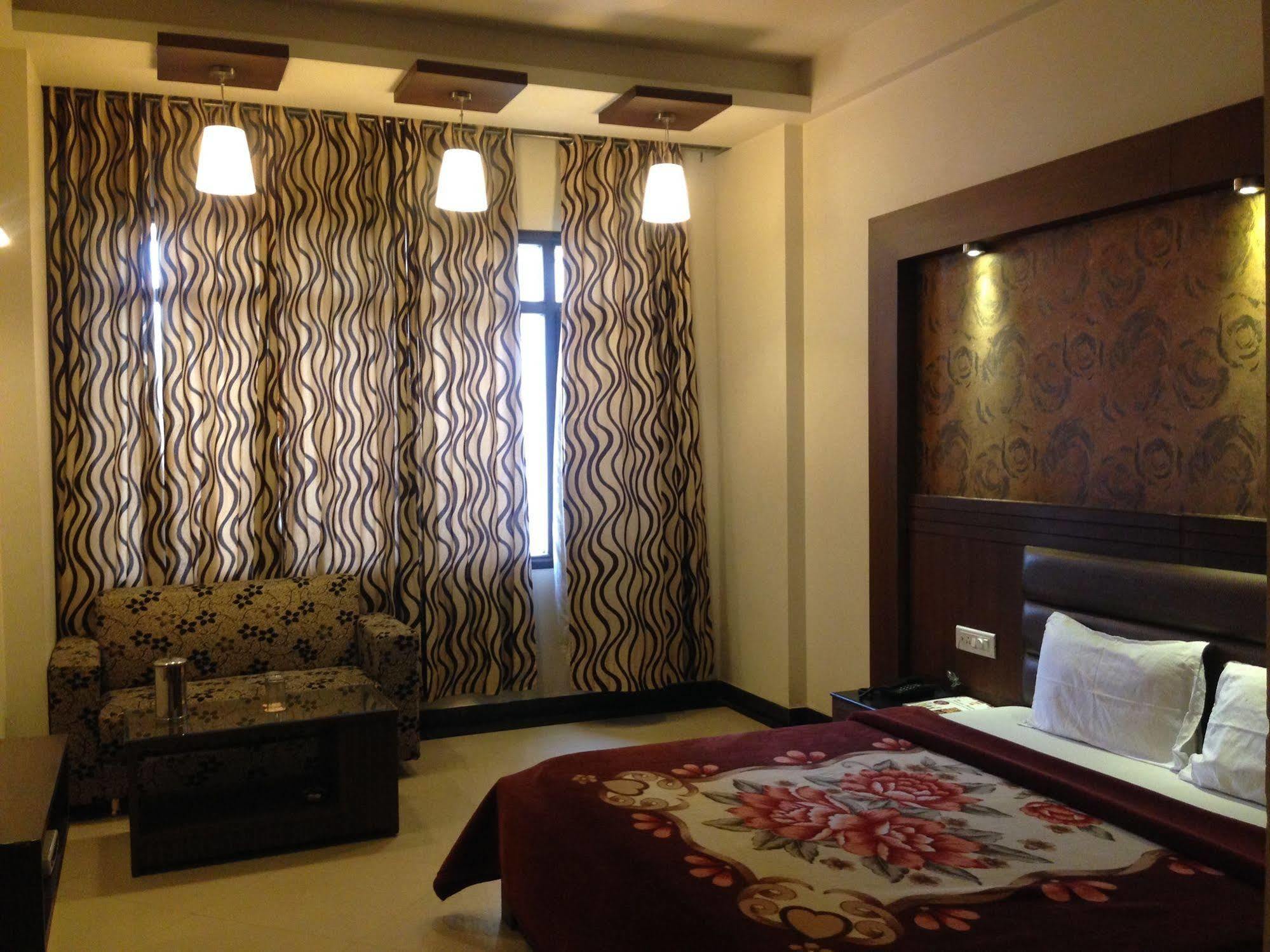 Namaskar Residency Hotel Амритсар Екстериор снимка