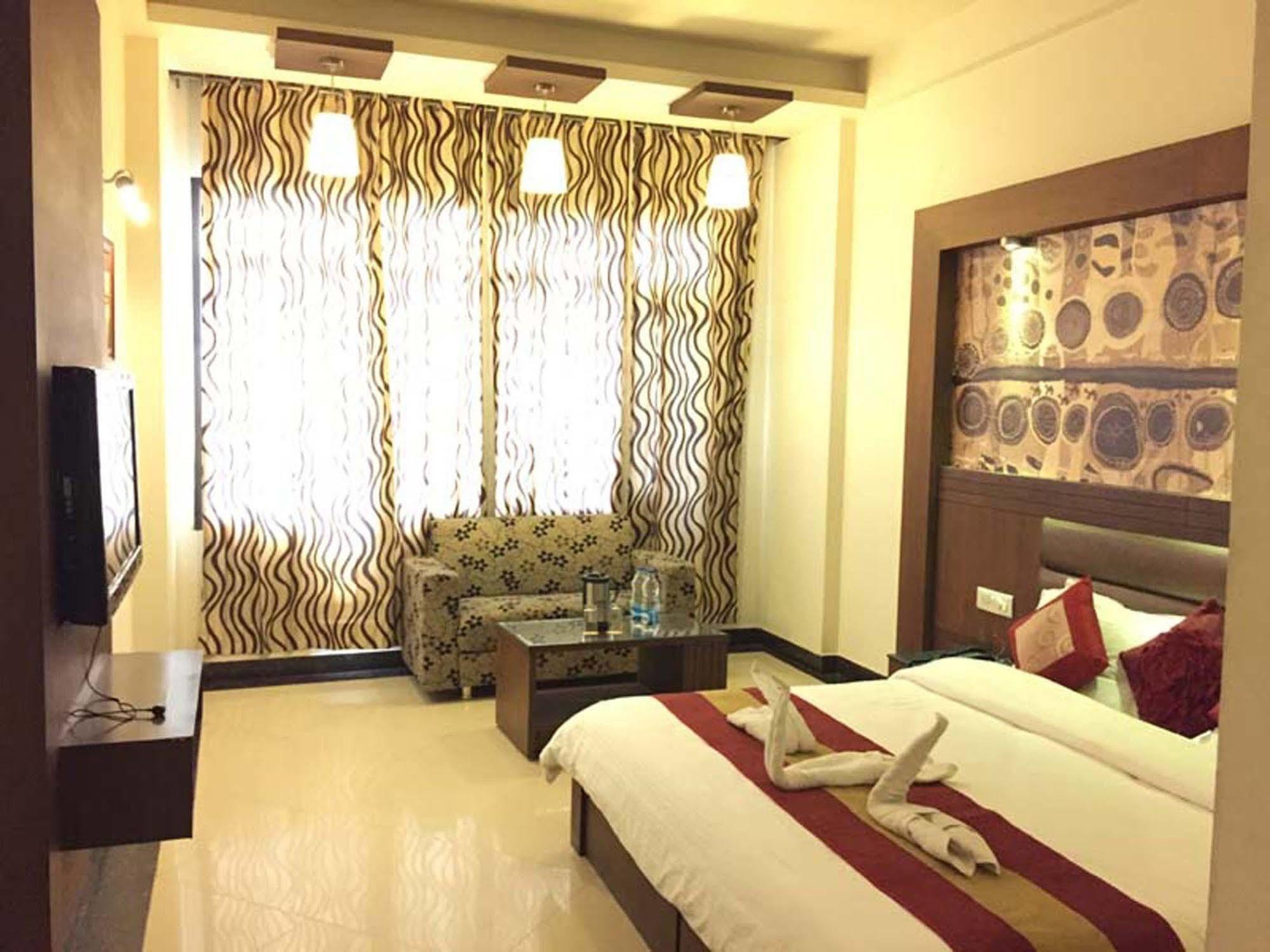 Namaskar Residency Hotel Амритсар Екстериор снимка
